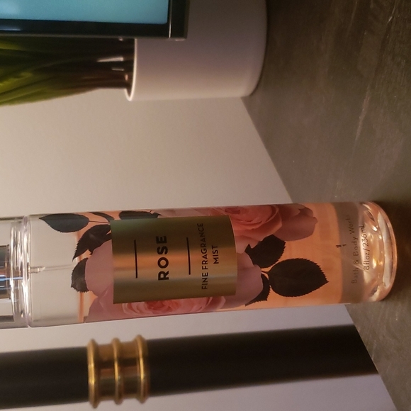 ๐น Rose fine fragrance mist from bath and body works - Picture 3 of 6